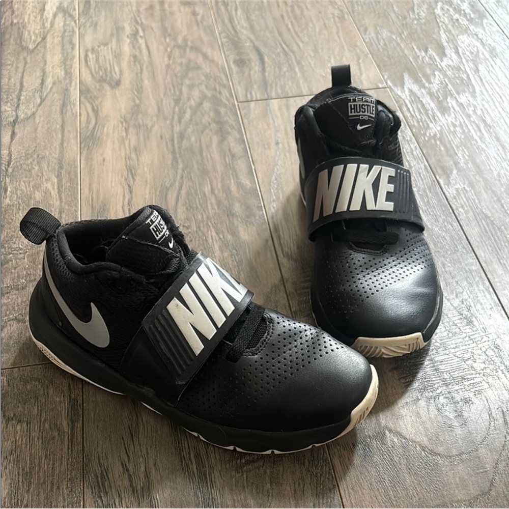 Nike team hustle shoes